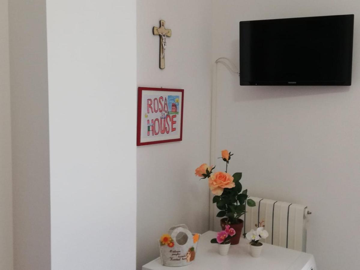 Rosahouse Apartment Lecce Bagian luar foto